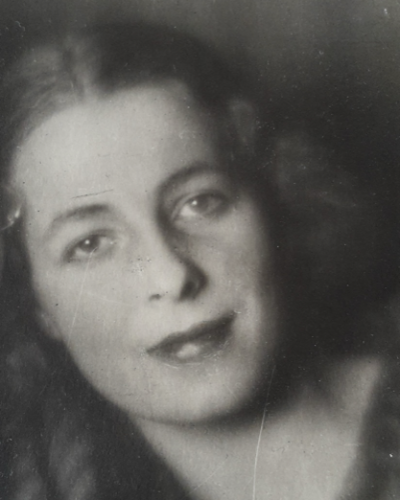 Elizaveta Shmarova (Lily)