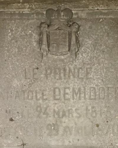Tombe d'Anatole Nikolaïevitch Demidov